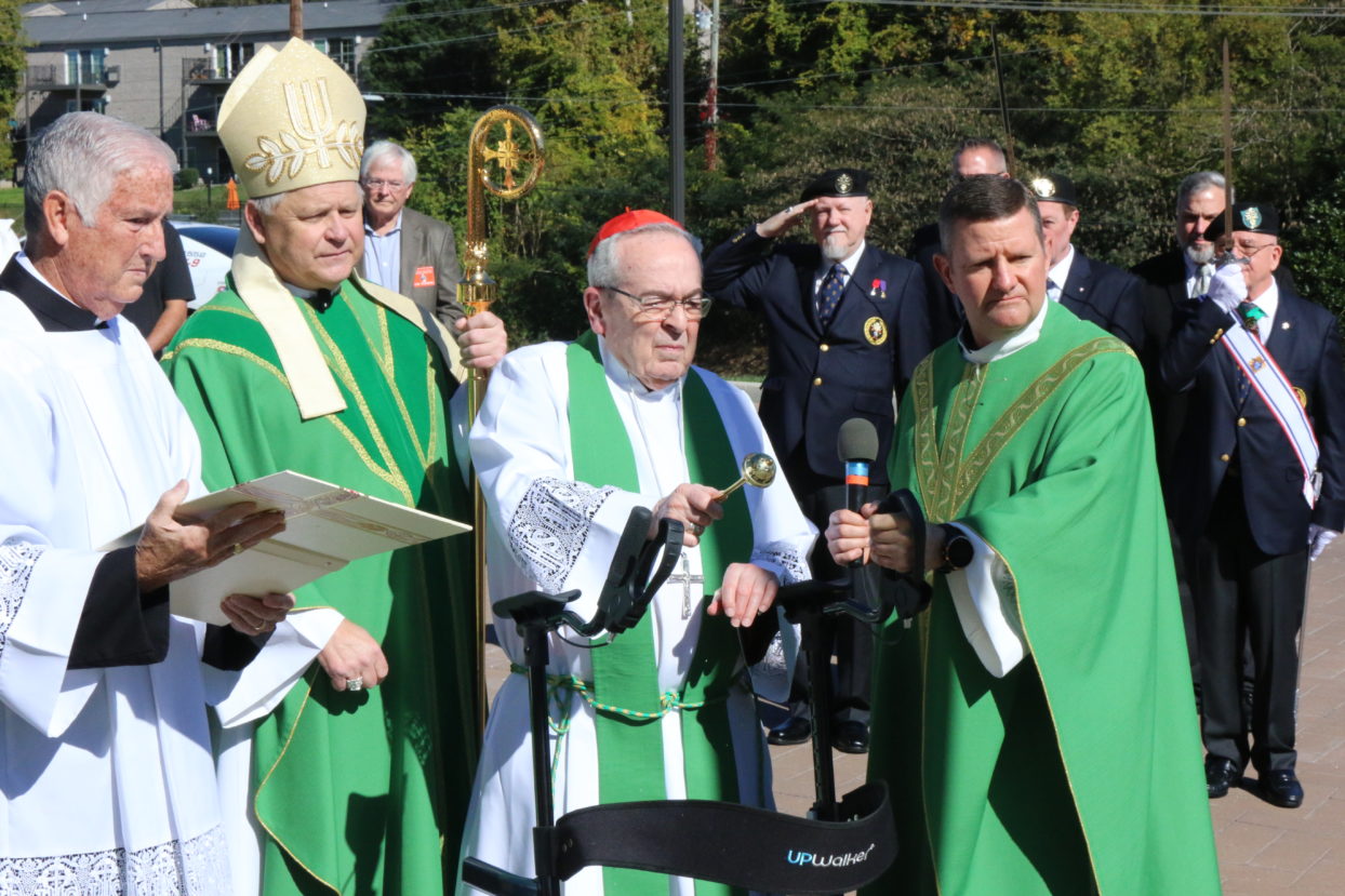 Cardinal Rigali dedicates veterans memorial | East Tennessee Catholic